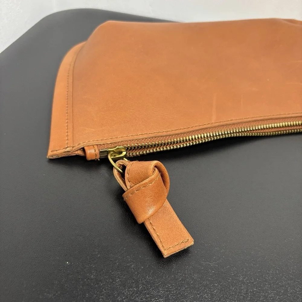 Madewell Women's The Sydney Clutch Bag in Brushed Carmel Cow Leather Zip Casual